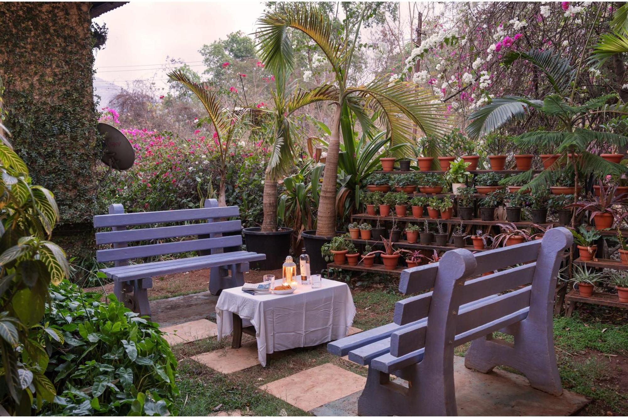 Stay Leisurely Peace Lily Cottage Jacuzzi 2Bhk, Karjat Exteriér fotografie